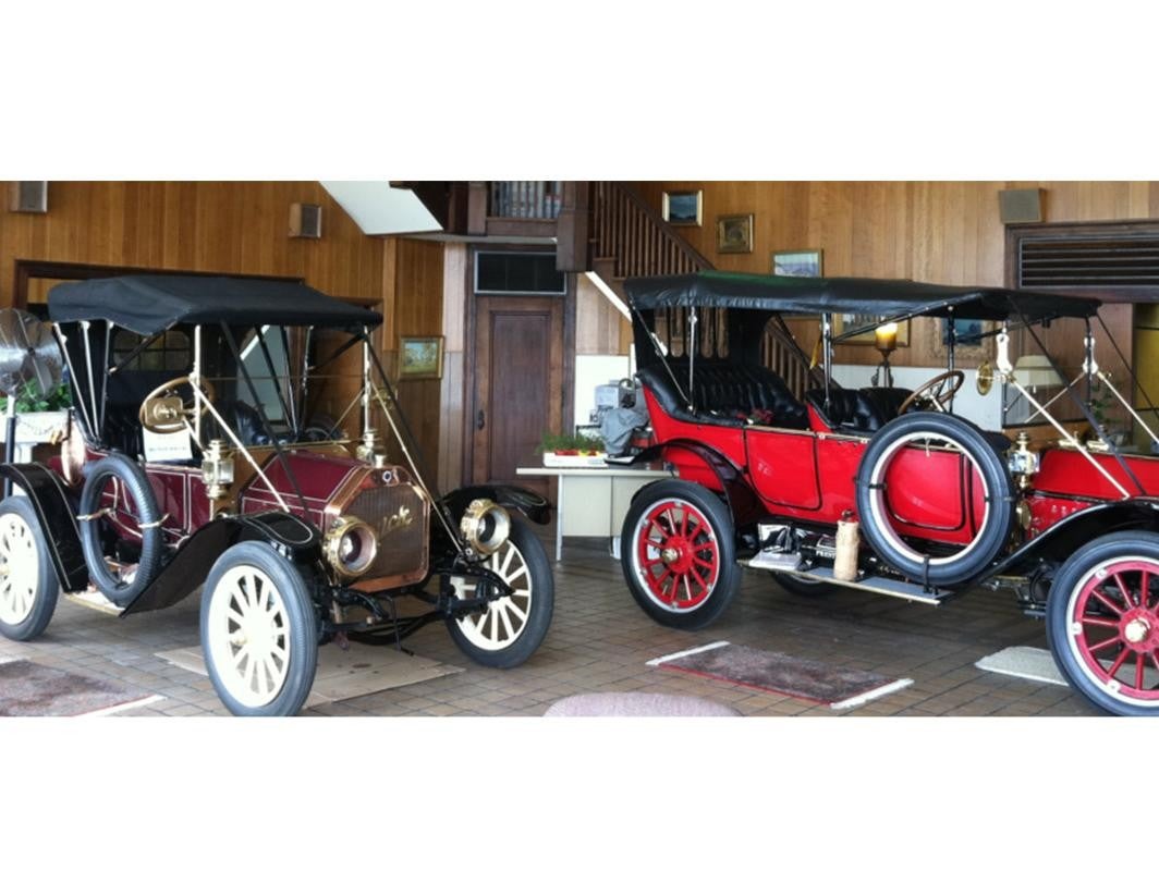 Old Vehicles | Dealer Showroom